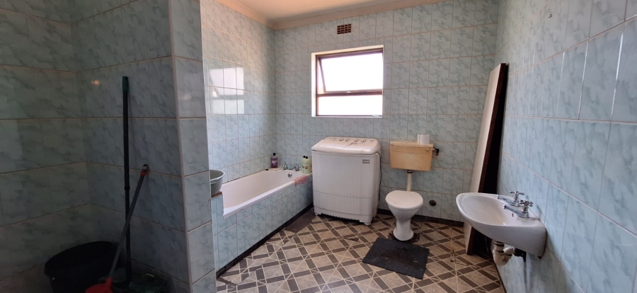 4 Bedroom Property for Sale in Grassy Park Western Cape